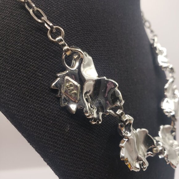 Vintage Sarah Coventry Whispering Leaves White Enamel Necklace - Picture 9 of 12